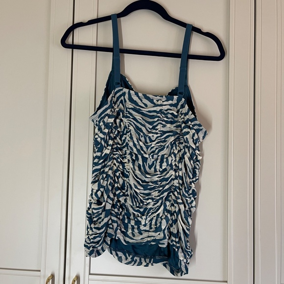 Torrid Tank NWT Size 1 (14/16) - Picture 2 of 3